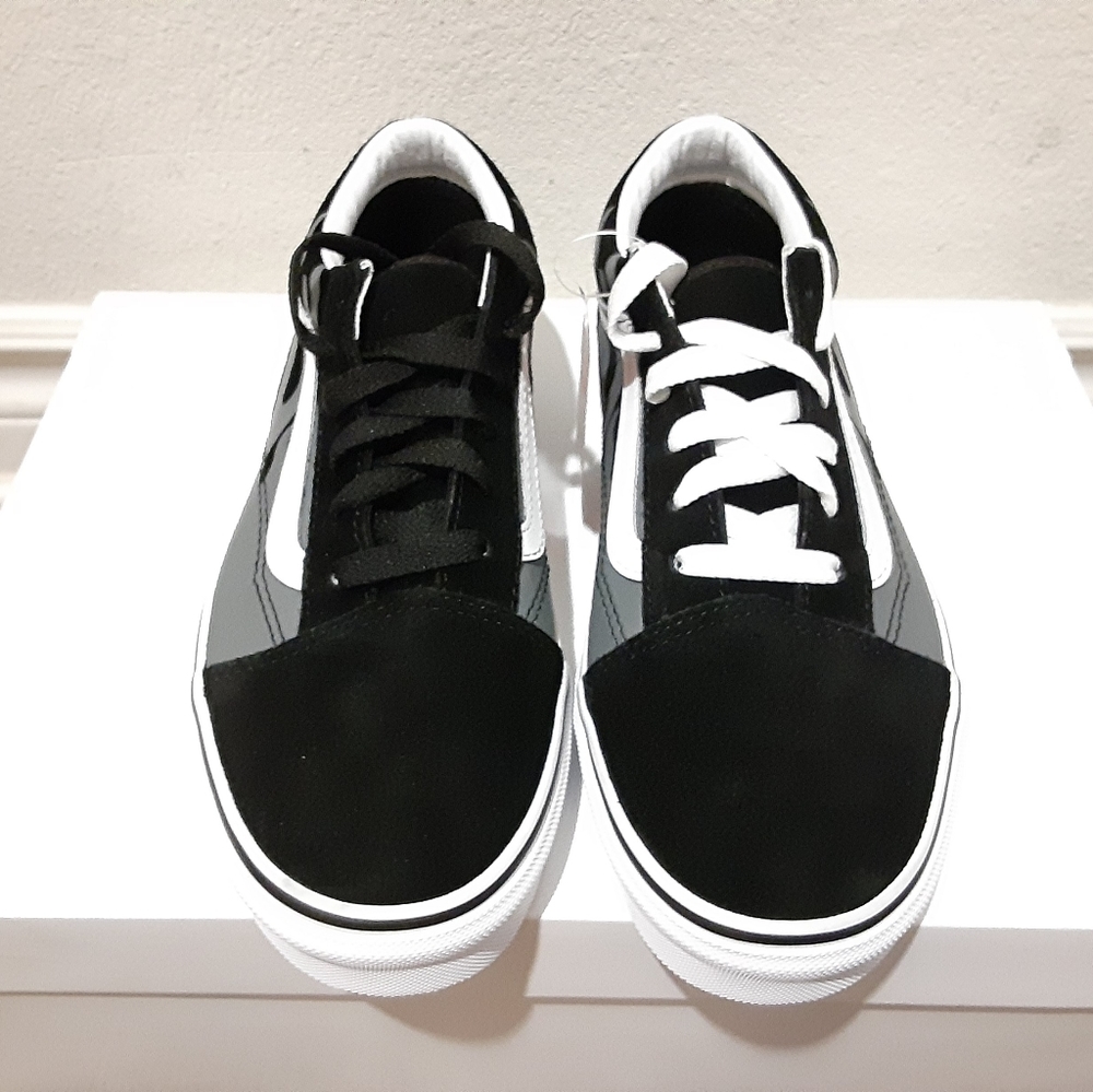 Vans - Picture 2 of 4